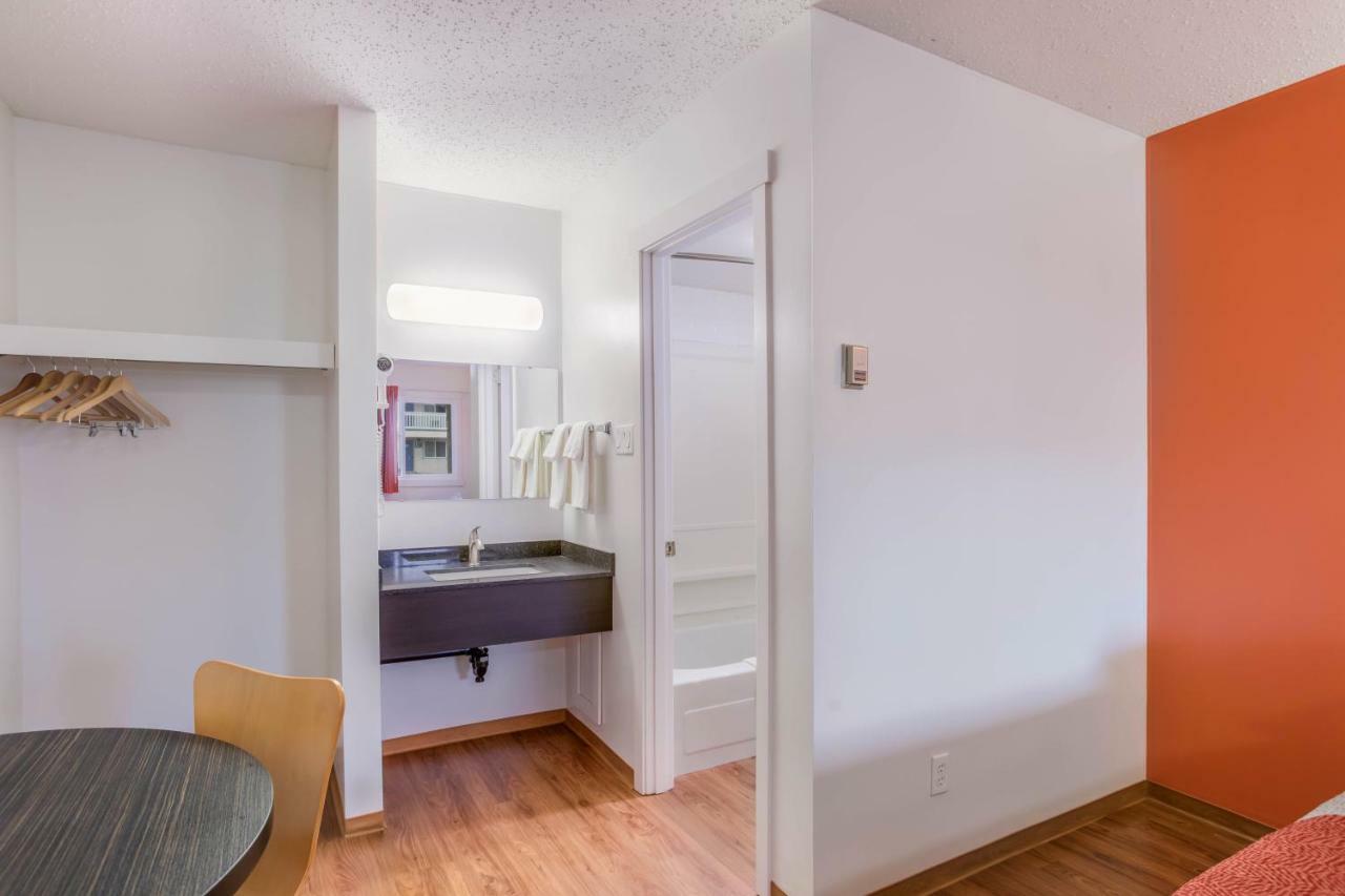 Motel Bo-Camrose, Ab 外观 照片