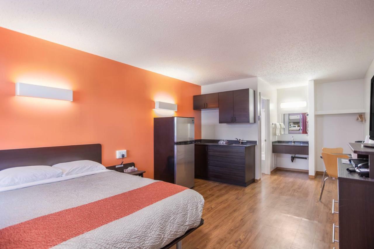 Motel Bo-Camrose, Ab 外观 照片