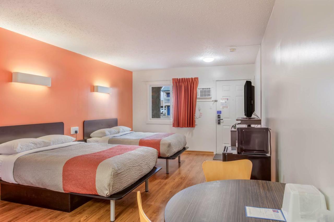 Motel Bo-Camrose, Ab 外观 照片