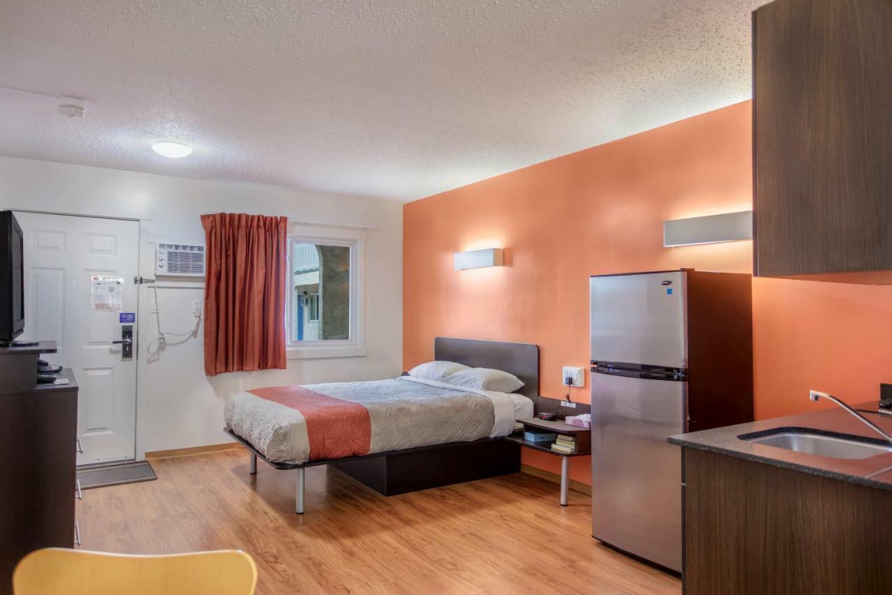 Motel Bo-Camrose, Ab 外观 照片
