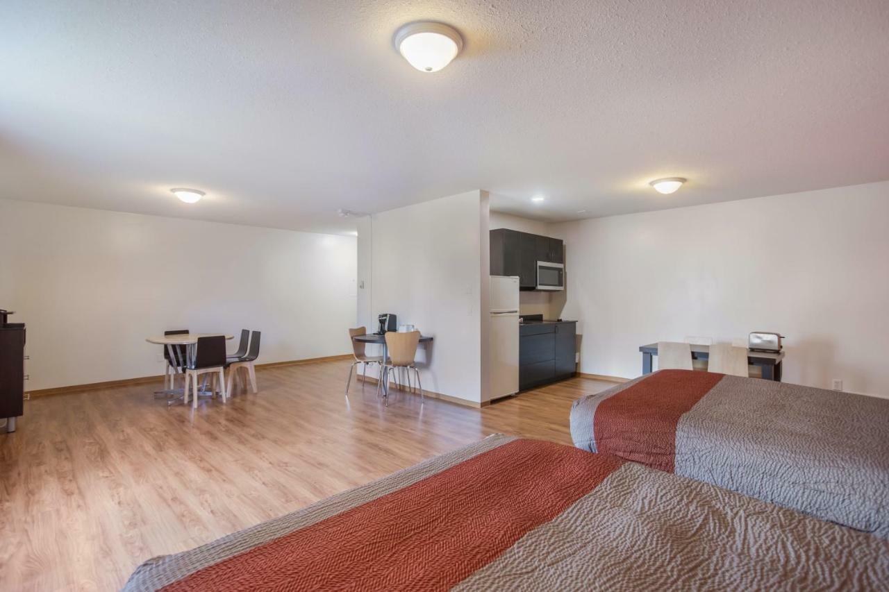 Motel Bo-Camrose, Ab 外观 照片